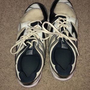 Mizuno volleyball shoes